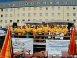 Stadtteilfest 2006: Gruppenfoto der ehrenamtlichen Mitarbeiterinnen und Mitarbeiter